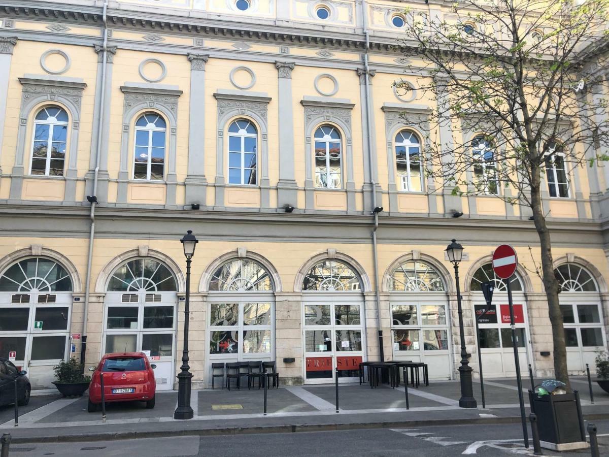 Alla Scalinata Del Teatro Rossetti Parcheggio Trieste Exterior photo