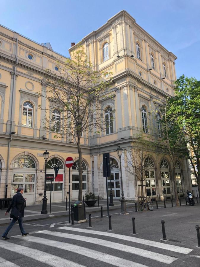 Alla Scalinata Del Teatro Rossetti Parcheggio Trieste Exterior photo